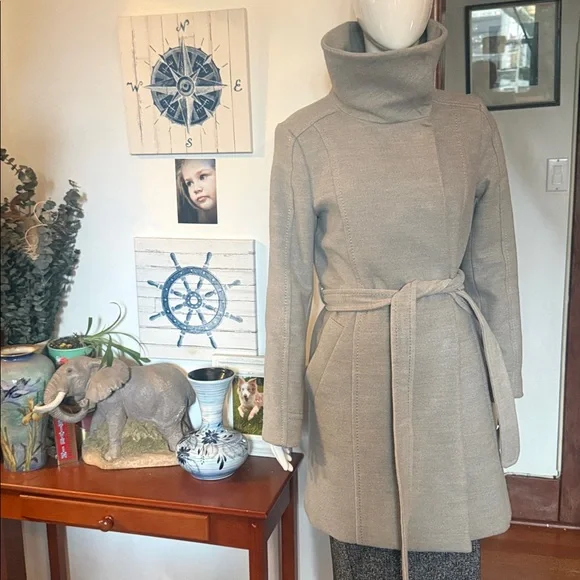 H&M size 8, heavy!!! Elegant Women's Belted Coat - Picture 5 of 9